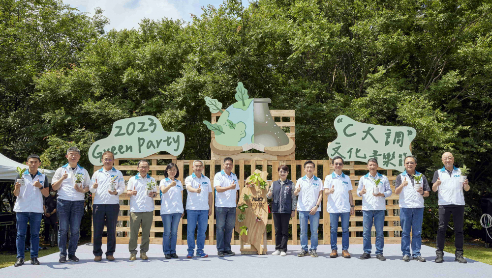 友達光電攜手供應商夥伴及台中市政府，共同倡議及推廣加樹減塑、節能減碳的淨零綠生活