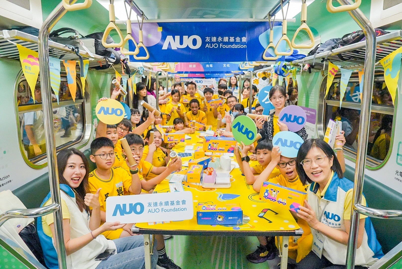 友達永續基金會響應國科會推動的「臺灣科普環島列車」正式啟航，透過「生活中的科學」車廂課程設計，展開為期6天巡迴全臺17個縣市、停靠32站的移動式科普之旅